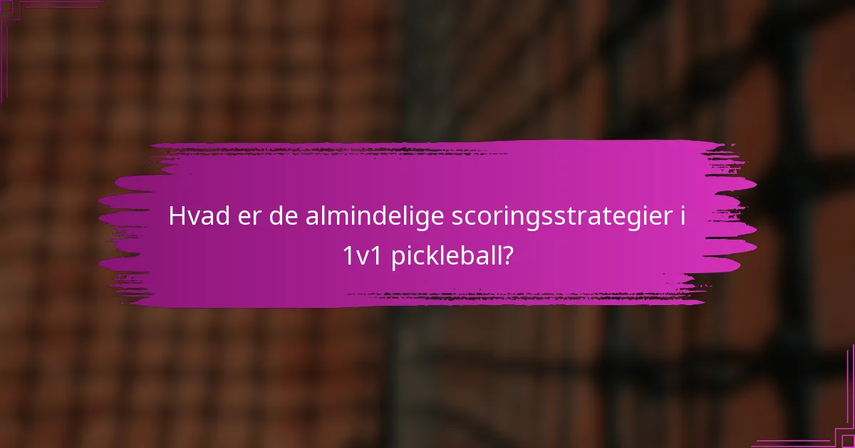 Hvad er de almindelige scoringsstrategier i 1v1 pickleball?